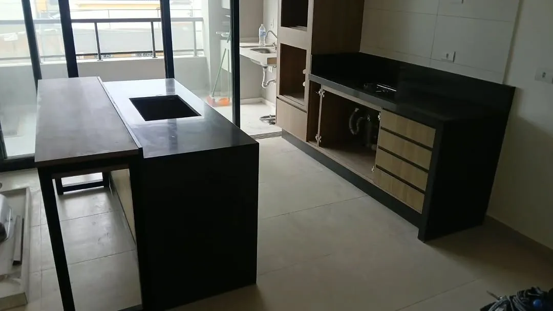 Bancada em granito preto executada pela Marmoraria 2 Amigos
